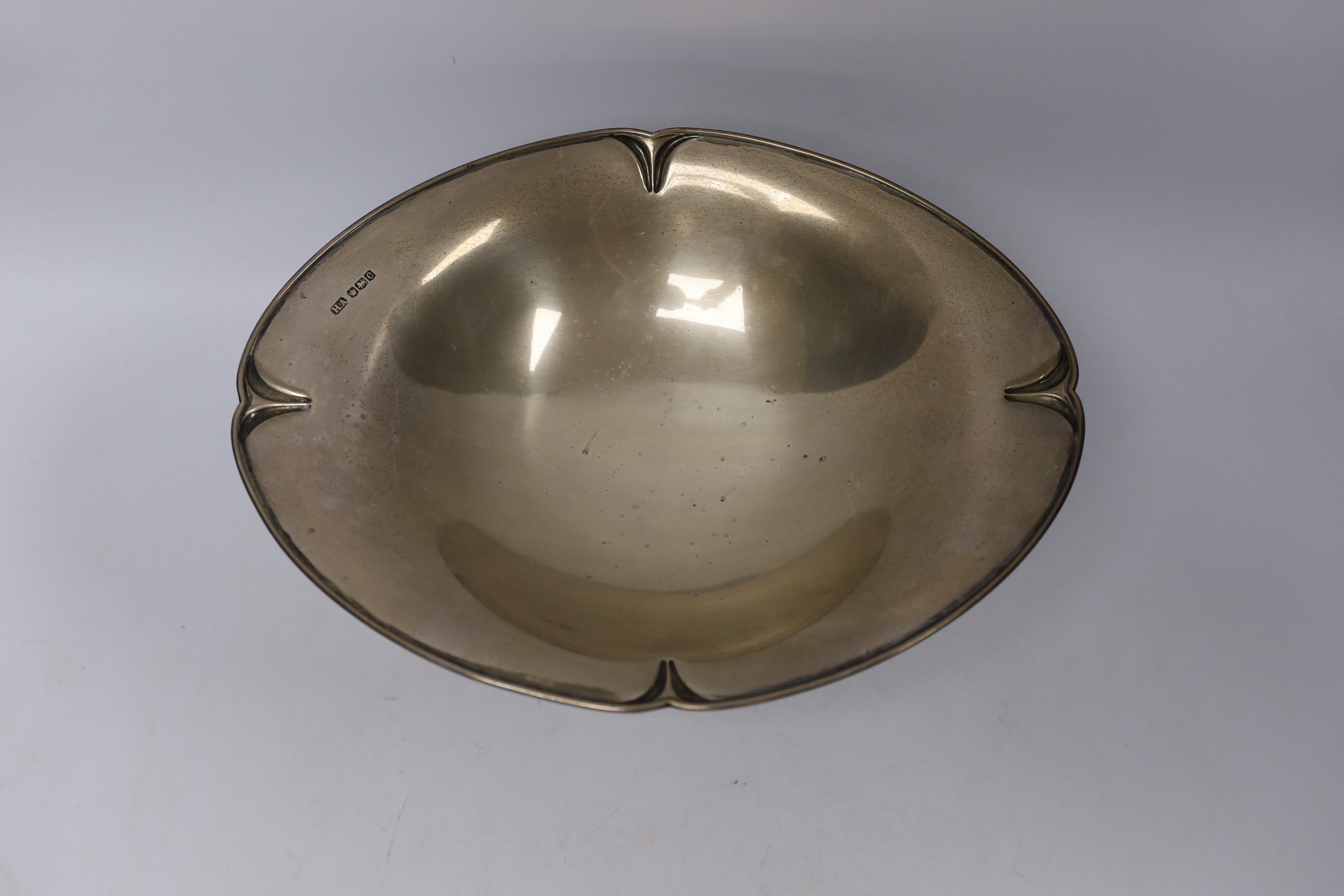 A George V silver oval pedestal fruit bowl, Atkin Brothers, Sheffield, 1920, diameter 28cm
